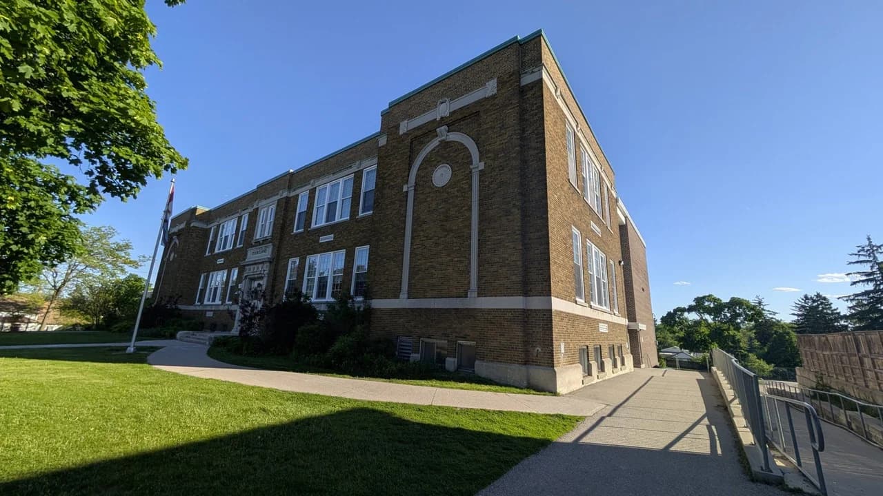 Courtland Avenue Public School, a brick elementary school building in Kitchener, Ontario, on a sunny day; no people visible. Illustrative image, not the Viamonde school named in this story.